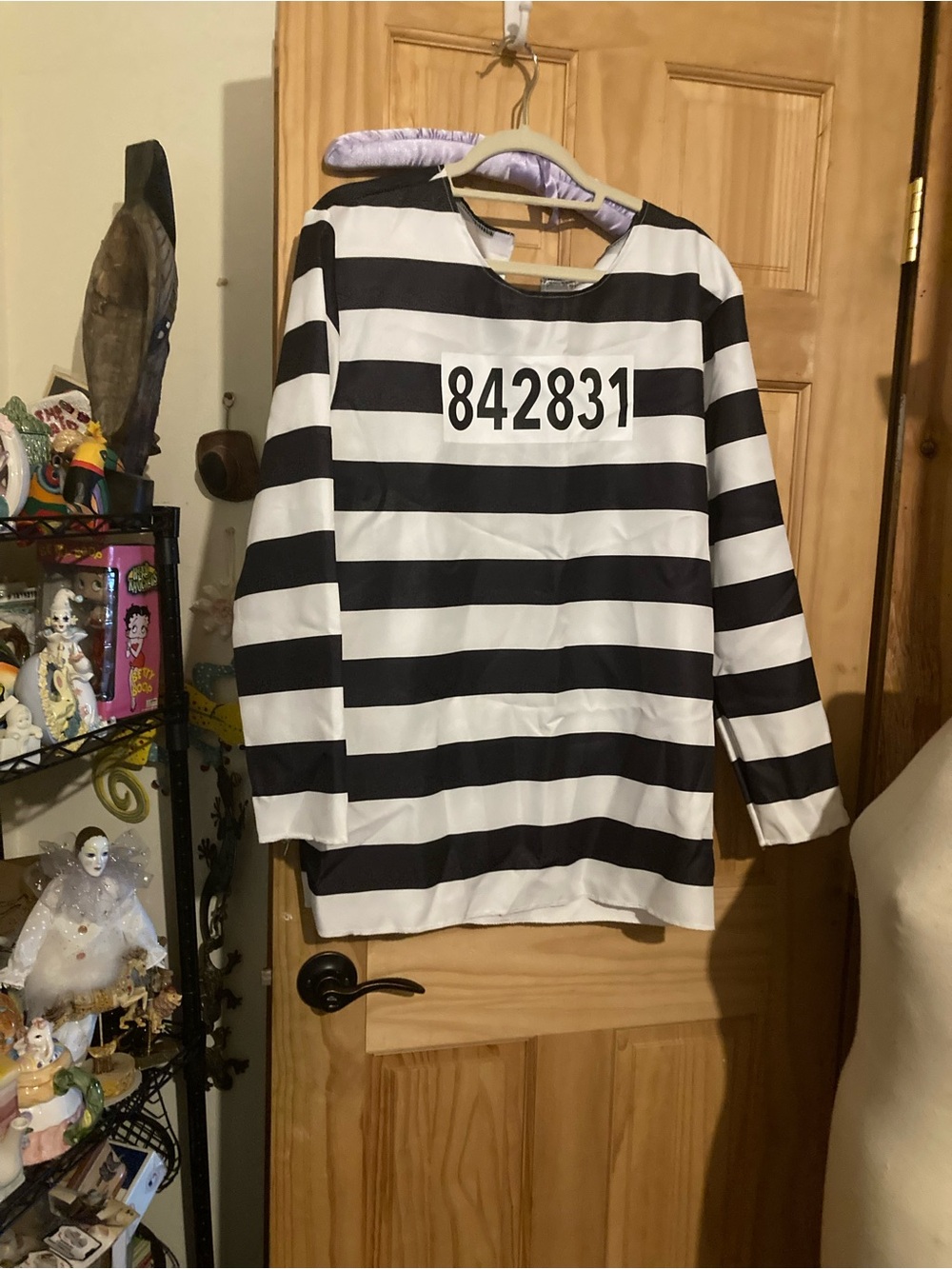 Spirit Jailbird Black & White adult costume/cosplay - Picture 7 of 12